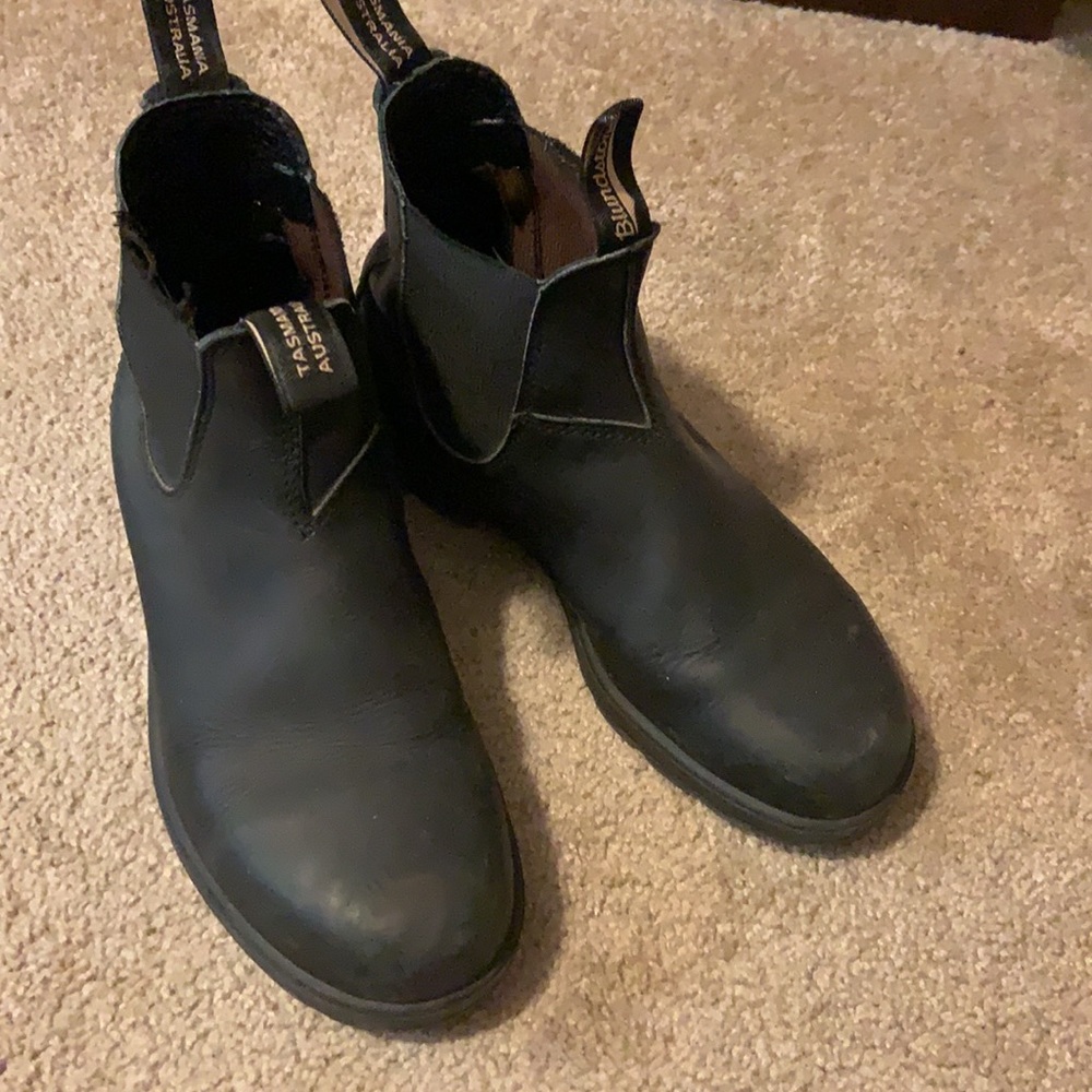 Black leather Chelsea blundstone boots